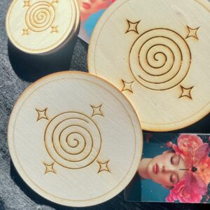 Energijski lesen podstavek za živila - simbol zdravje