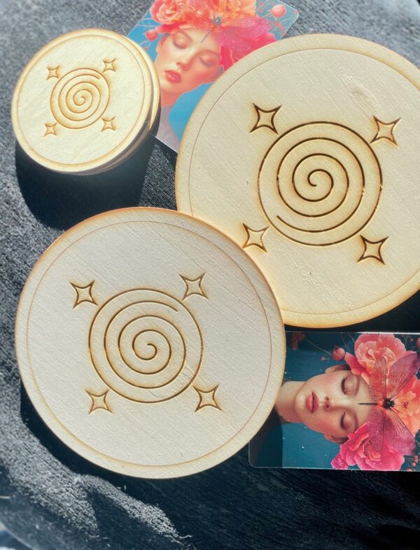 Energijski lesen podstavek za živila - simbol zdravje