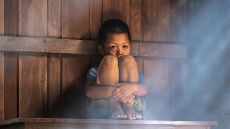 ČUSTVENA OSAMLJENOST: KO BLIŽINA NI VEČ POVEZANOST, AMPAK SAMOTA